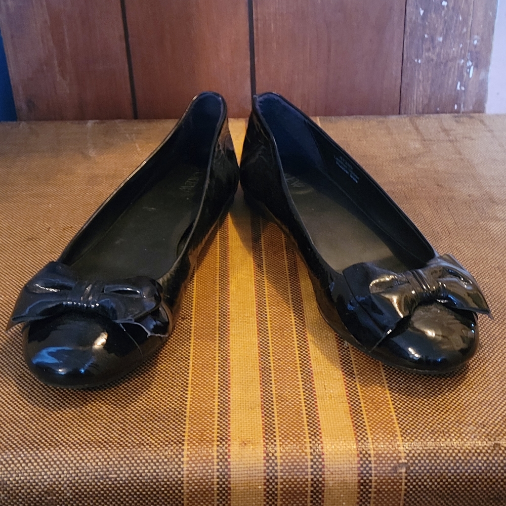 J.Crew black patent leather flats with bow